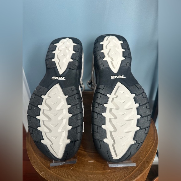 Teva Women’s Sandals Tan Beige 9 - Picture 5 of 5